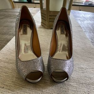 Badgley Mischka silver sparkle peep toe heel. EUC